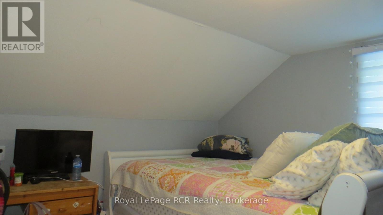 164 Edward Street, Saugeen Shores, ON - Indoor Photo Showing Bedroom