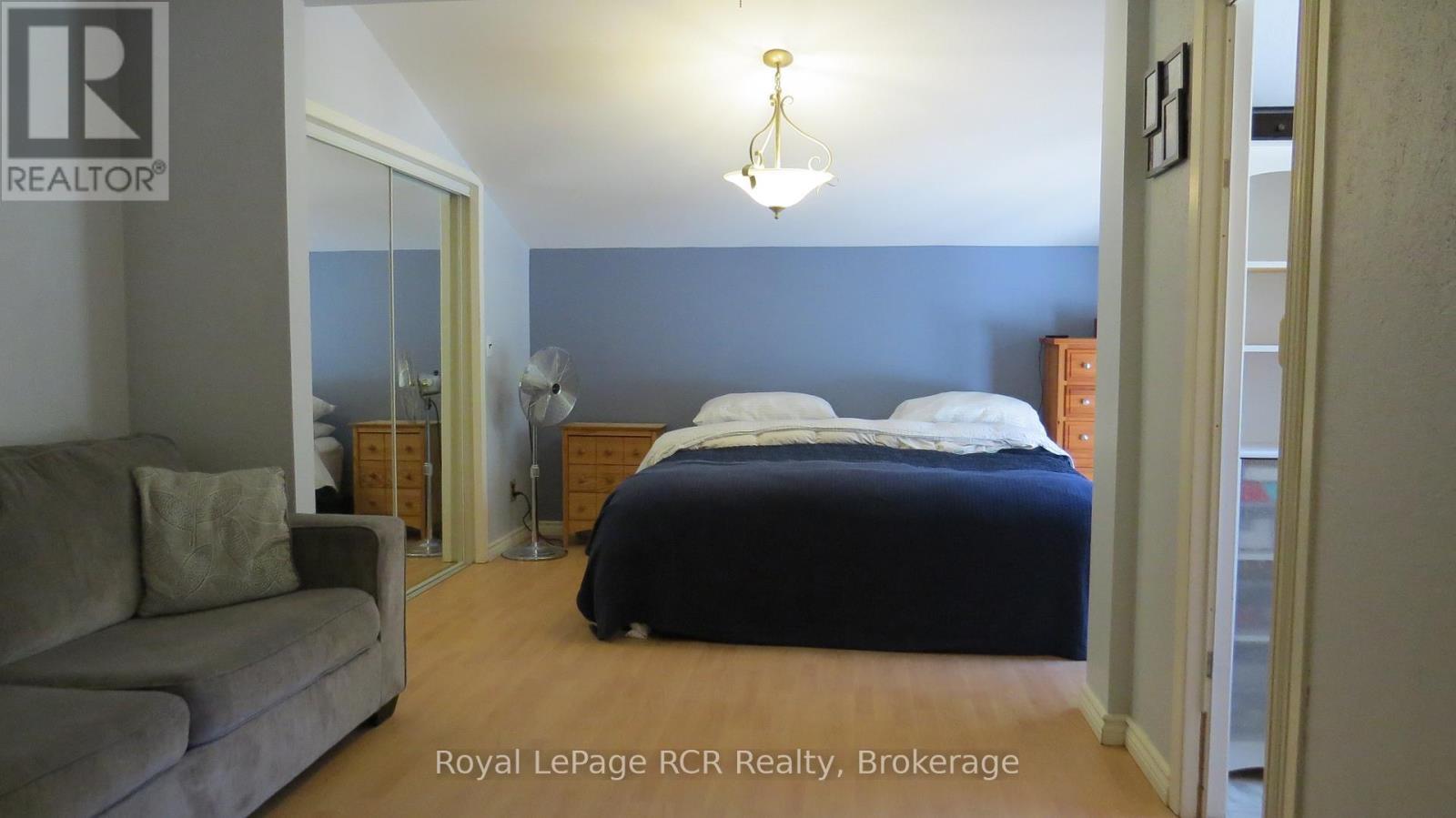 164 Edward Street, Saugeen Shores, ON - Indoor Photo Showing Bedroom