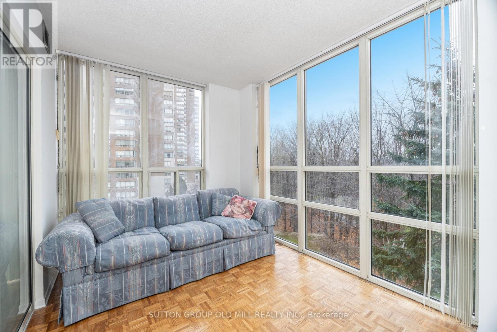 504 - 215 Wynford Drive, Toronto, ON - Indoor Photo Showing Living Room