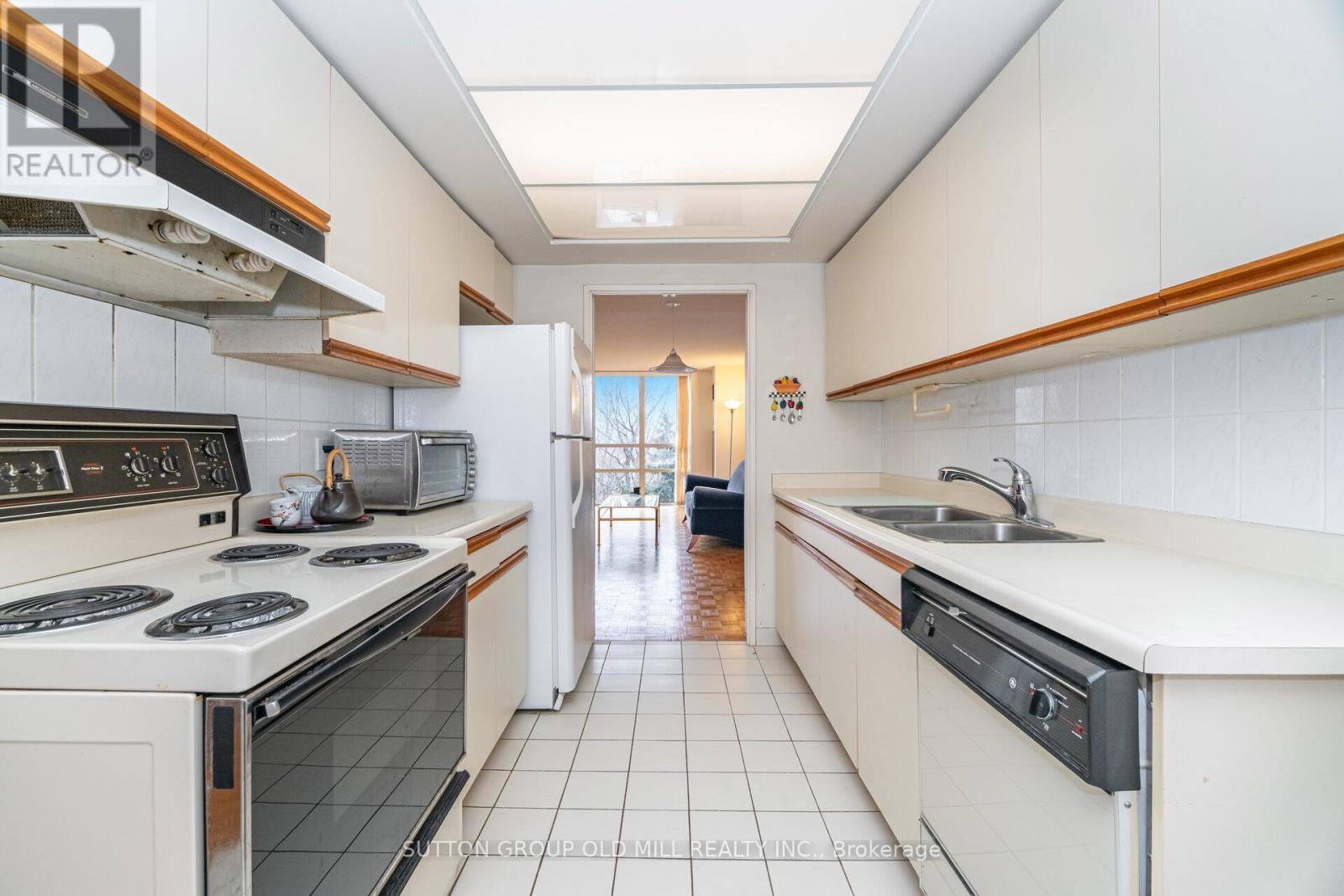 504 - 215 Wynford Drive, Toronto, ON - Indoor Photo Showing Kitchen With Double Sink