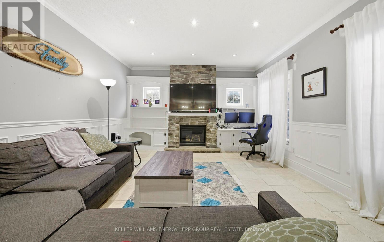 56 Peacock Crescent, Ajax (Northwest Ajax), ON - Indoor Photo Showing Living Room With Fireplace