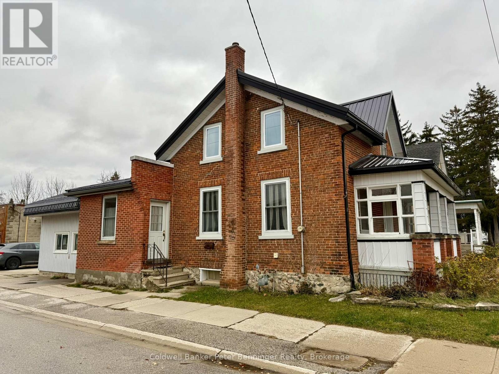 Side view of house - 378 11Th Street, Hanover, ON - Outdoor With Exterior