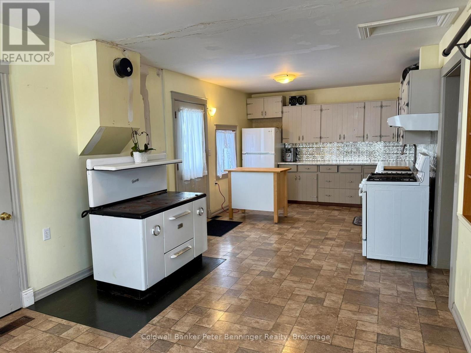 Kitchen - 378 11Th Street, Hanover, ON - Indoor Photo Showing Kitchen