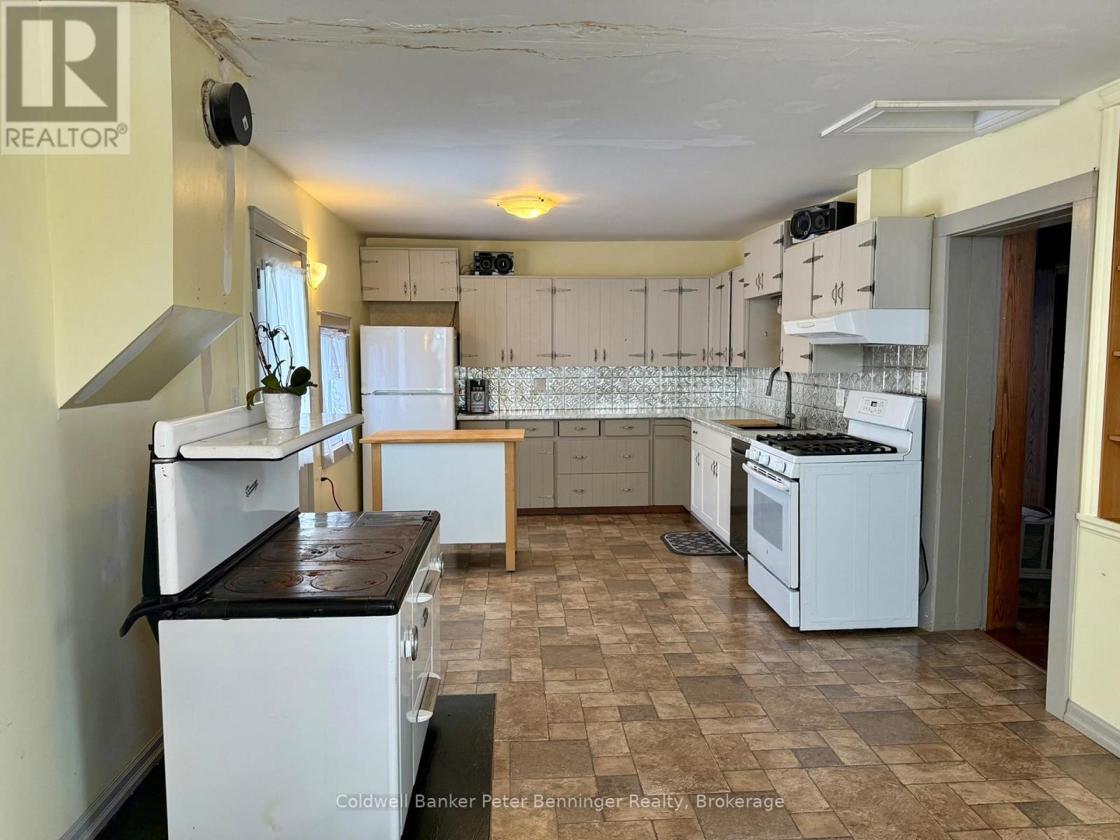 Kitchen - 378 11Th Street, Hanover, ON - Indoor Photo Showing Kitchen