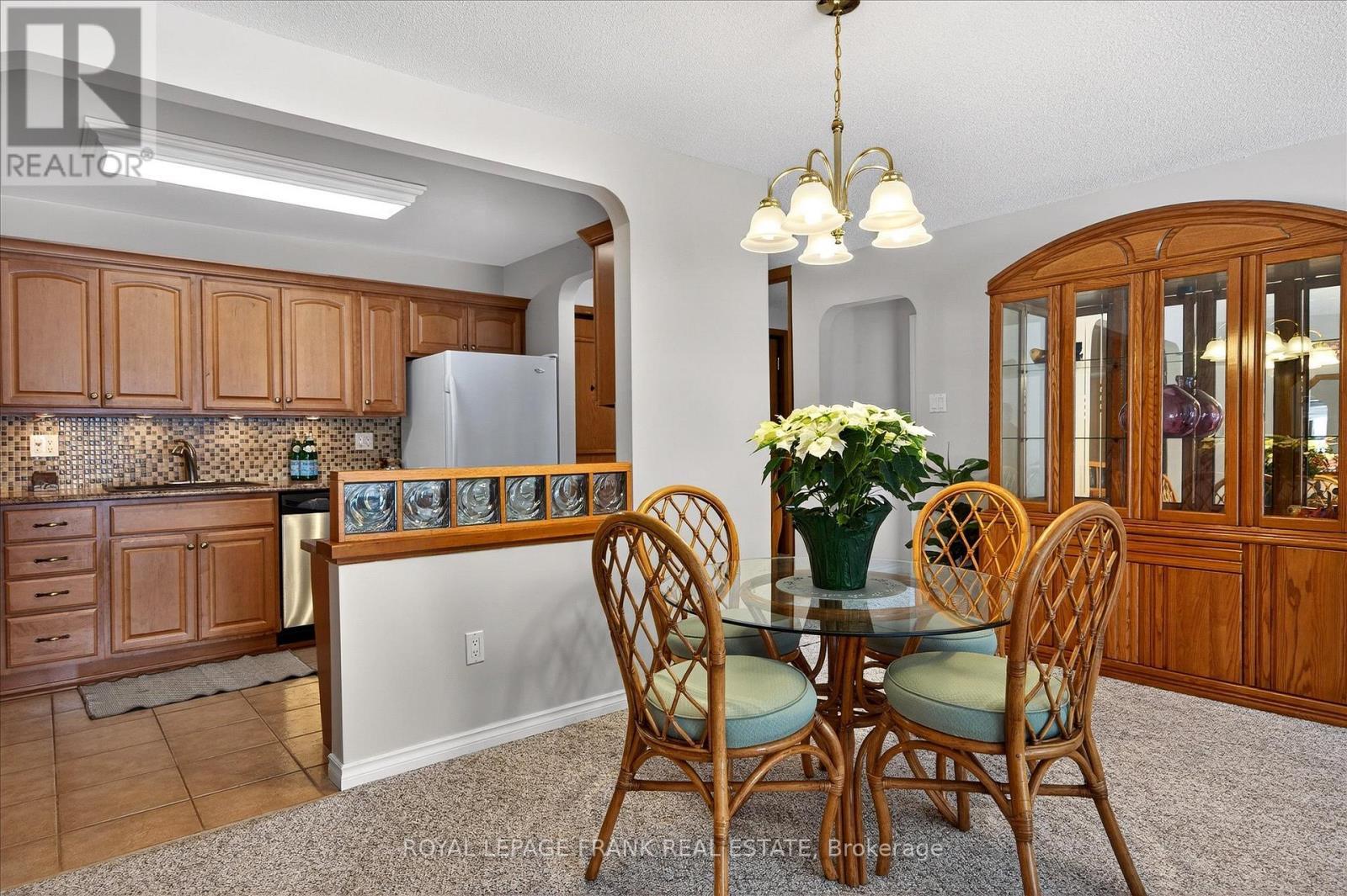 8 - 615 Whitaker Street, Peterborough (Ashburnham Ward 4), ON - Indoor Photo Showing Dining Room