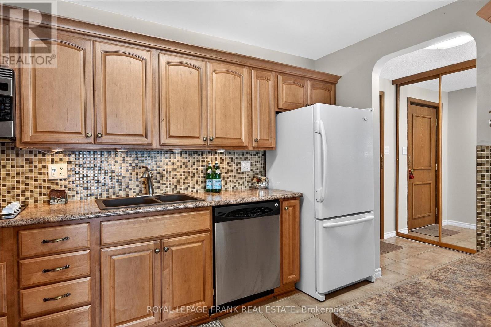 8 - 615 Whitaker Street, Peterborough (Ashburnham Ward 4), ON - Indoor Photo Showing Kitchen