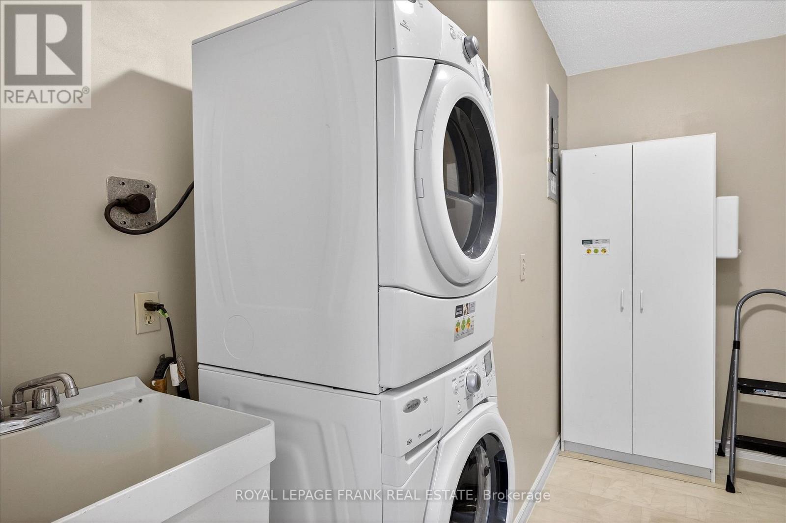 8 - 615 Whitaker Street, Peterborough (Ashburnham Ward 4), ON - Indoor Photo Showing Laundry Room