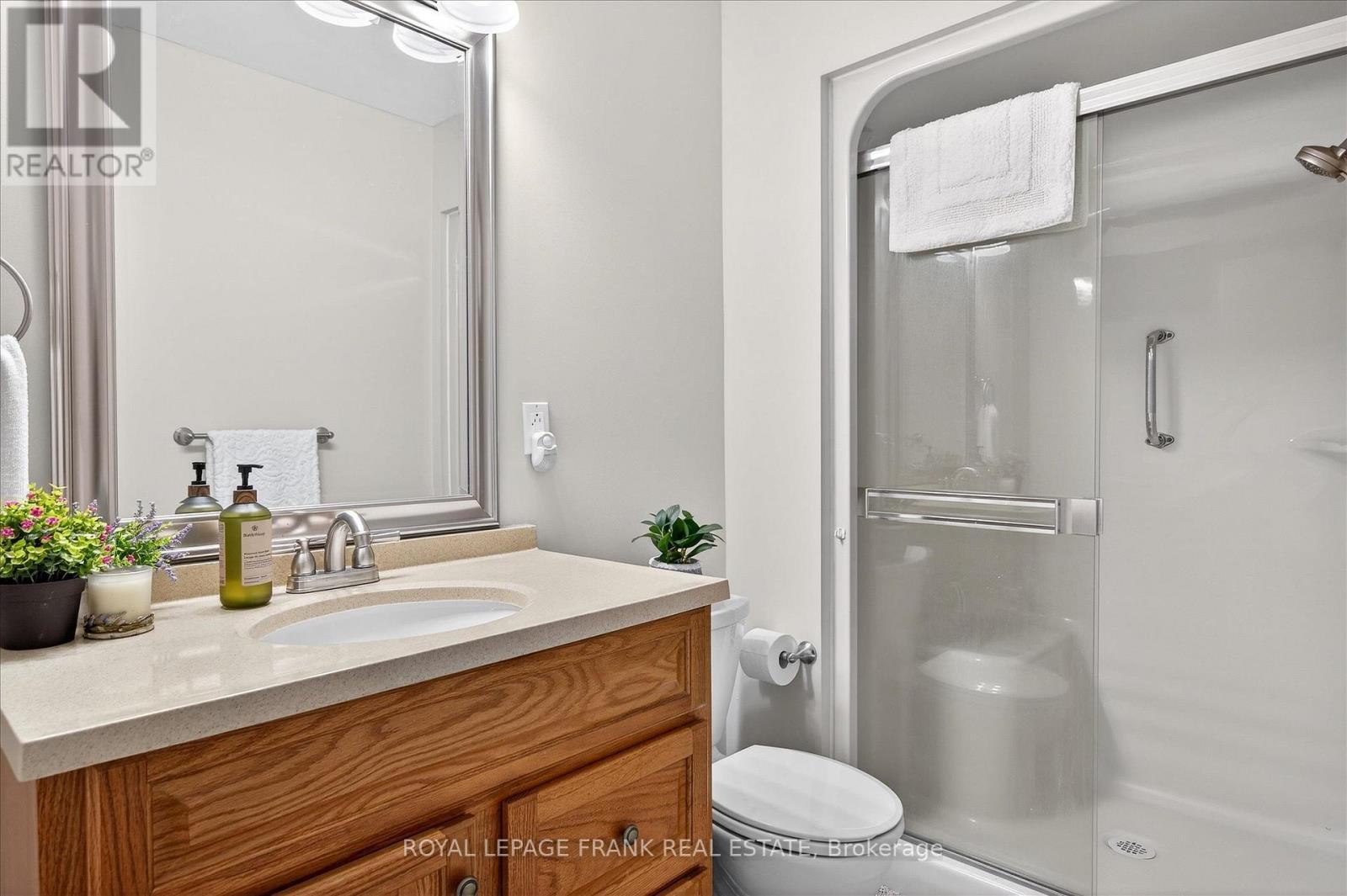8 - 615 Whitaker Street, Peterborough (Ashburnham Ward 4), ON - Indoor Photo Showing Bathroom