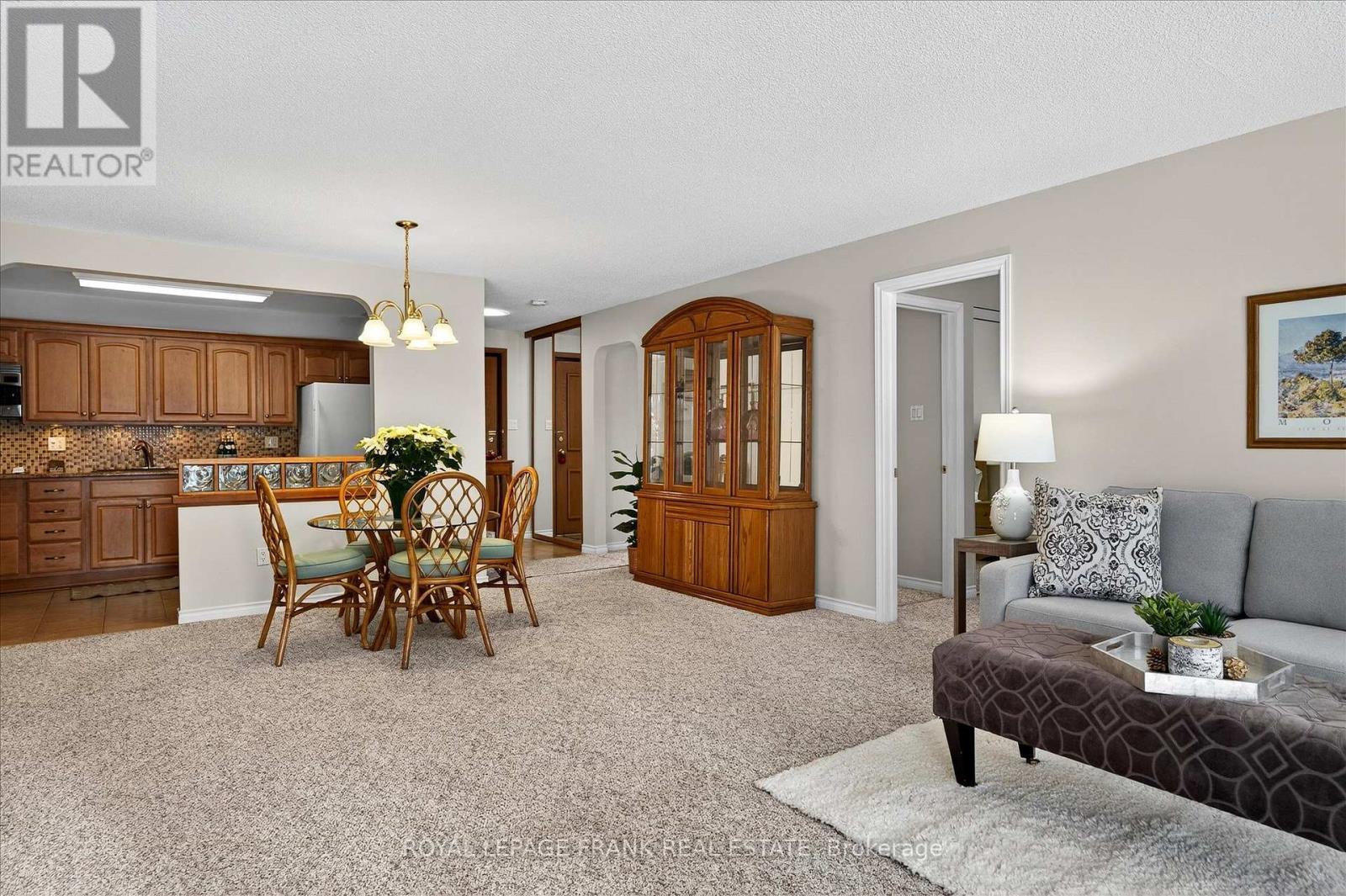 8 - 615 Whitaker Street, Peterborough (Ashburnham Ward 4), ON - Indoor Photo Showing Living Room