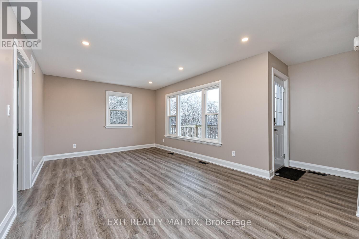 7510 Roger Stevens Drive, Montague, ON - Indoor Photo Showing Other Room