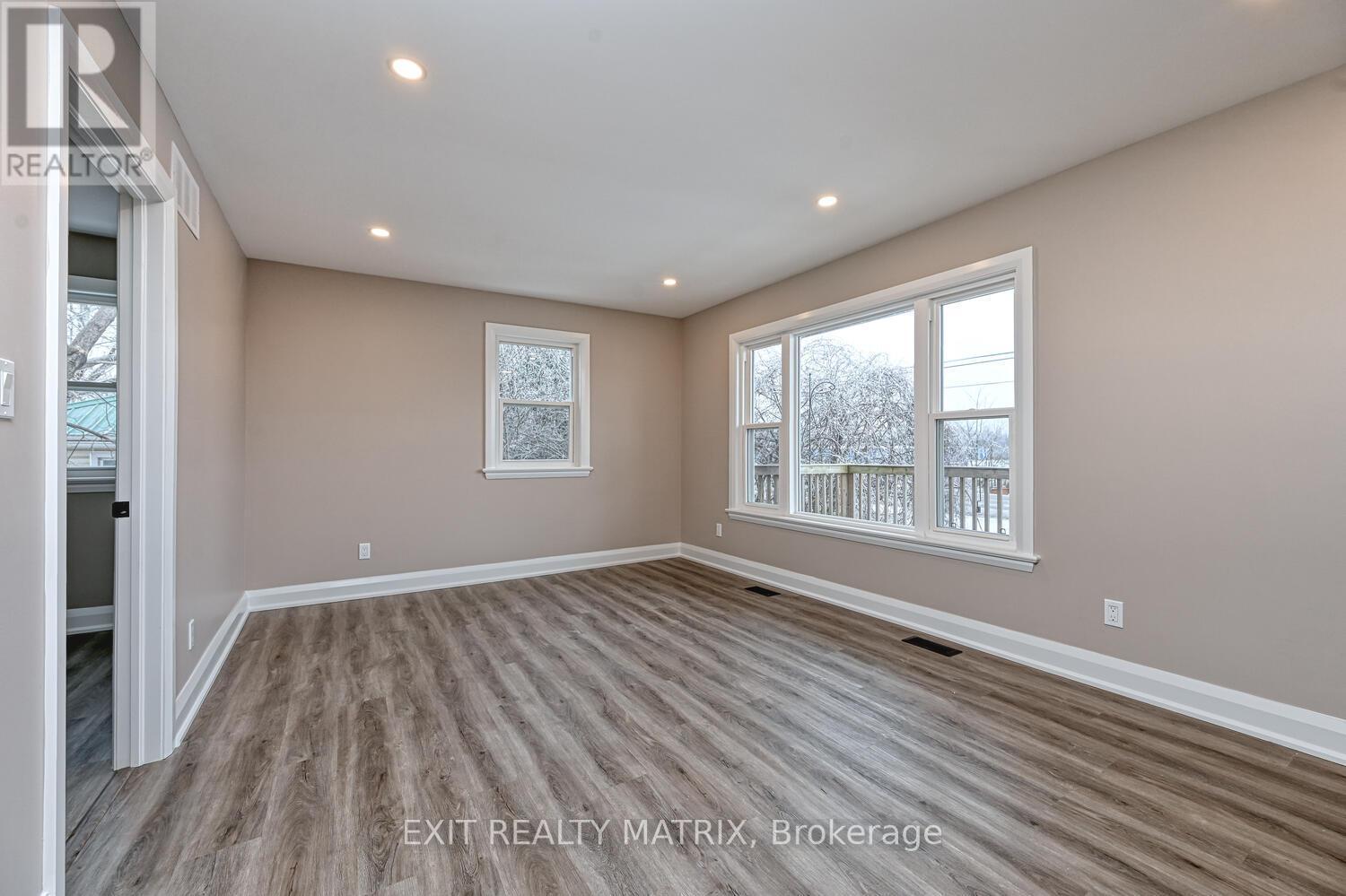 7510 Roger Stevens Drive, Montague, ON - Indoor Photo Showing Other Room