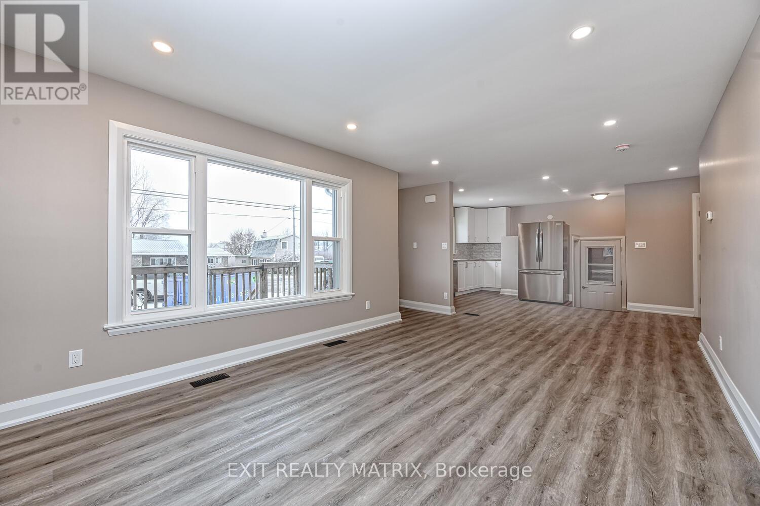 7510 Roger Stevens Drive, Montague, ON - Indoor Photo Showing Other Room