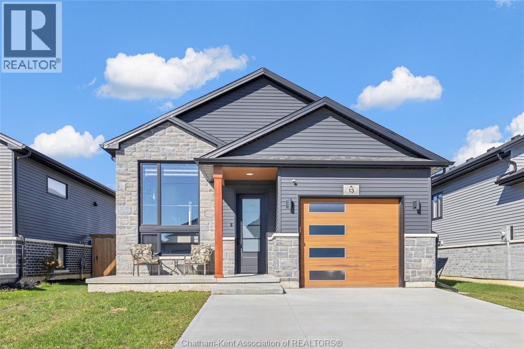 13 Baffin Way, Chatham, ON - Outdoor