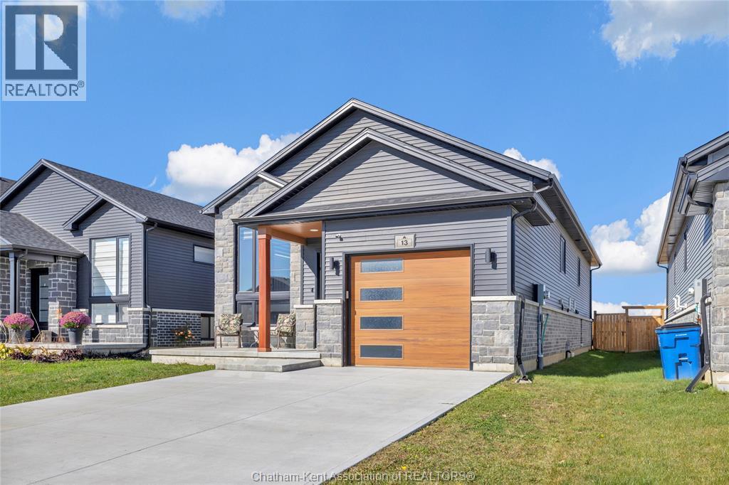 13 Baffin Way, Chatham, ON - Outdoor