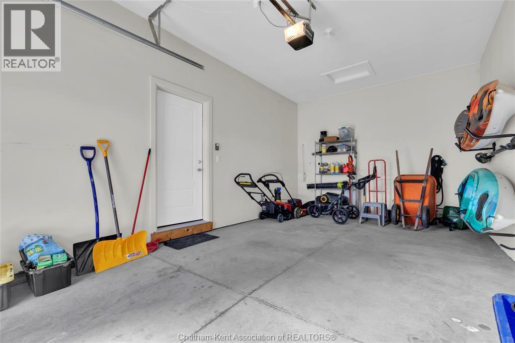 13 Baffin Way, Chatham, ON - Indoor Photo Showing Garage