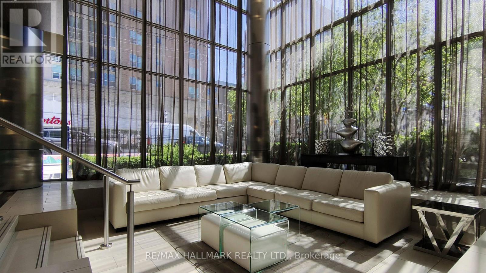 605 - 320 Richmond Street E, Toronto, ON - Indoor