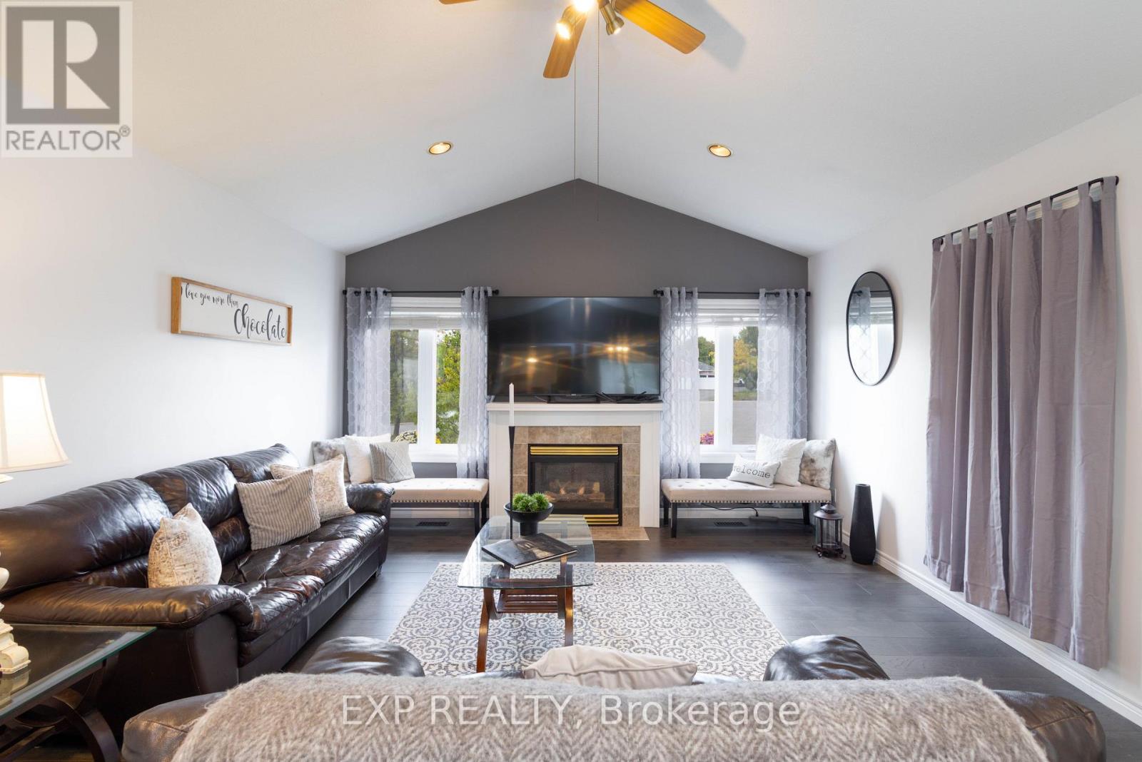 Living Room - 8 Pardo Court, Scugog, ON - Indoor Photo Showing Living Room With Fireplace