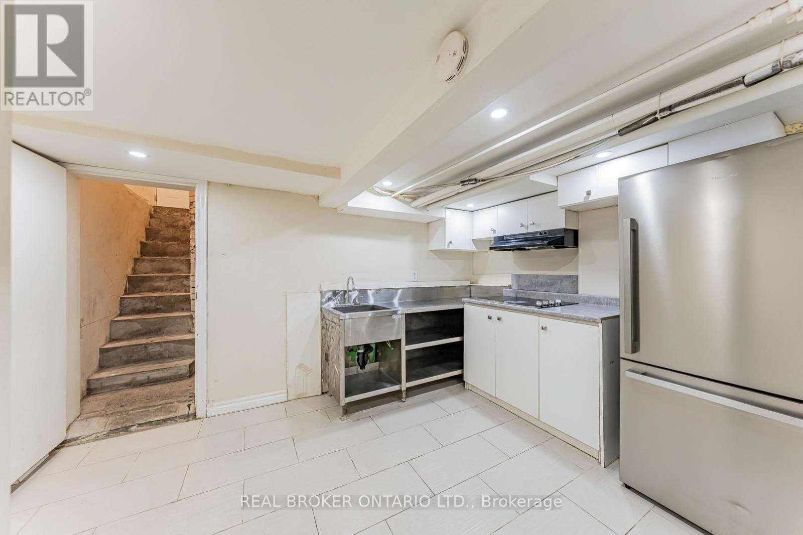 3212 Danforth Avenue, Toronto, ON