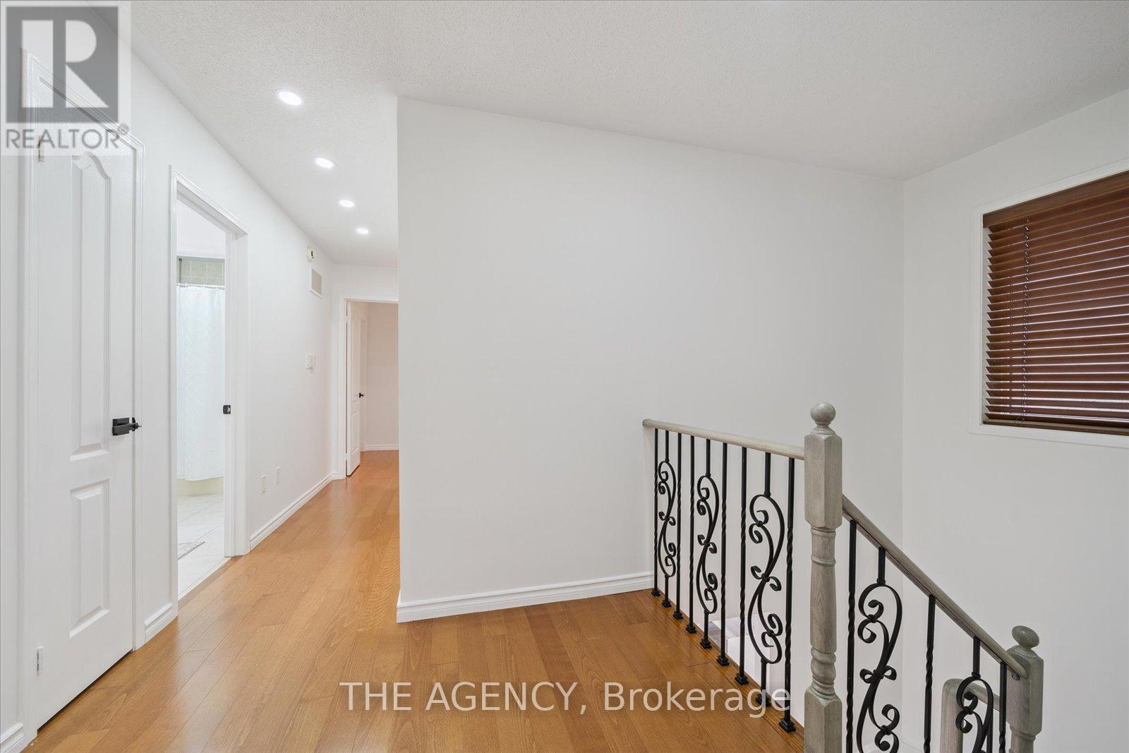 908 Oaktree Crescent, Newmarket, ON - Indoor Photo Showing Other Room
