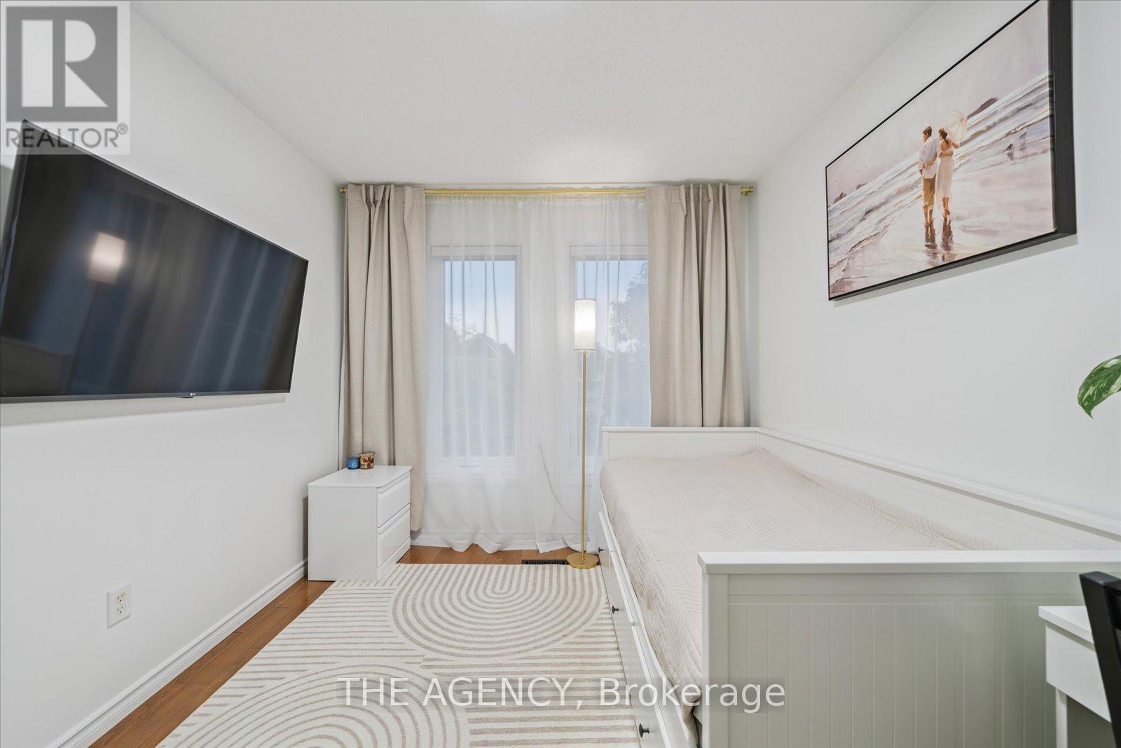 908 Oaktree Crescent, Newmarket, ON - Indoor Photo Showing Other Room