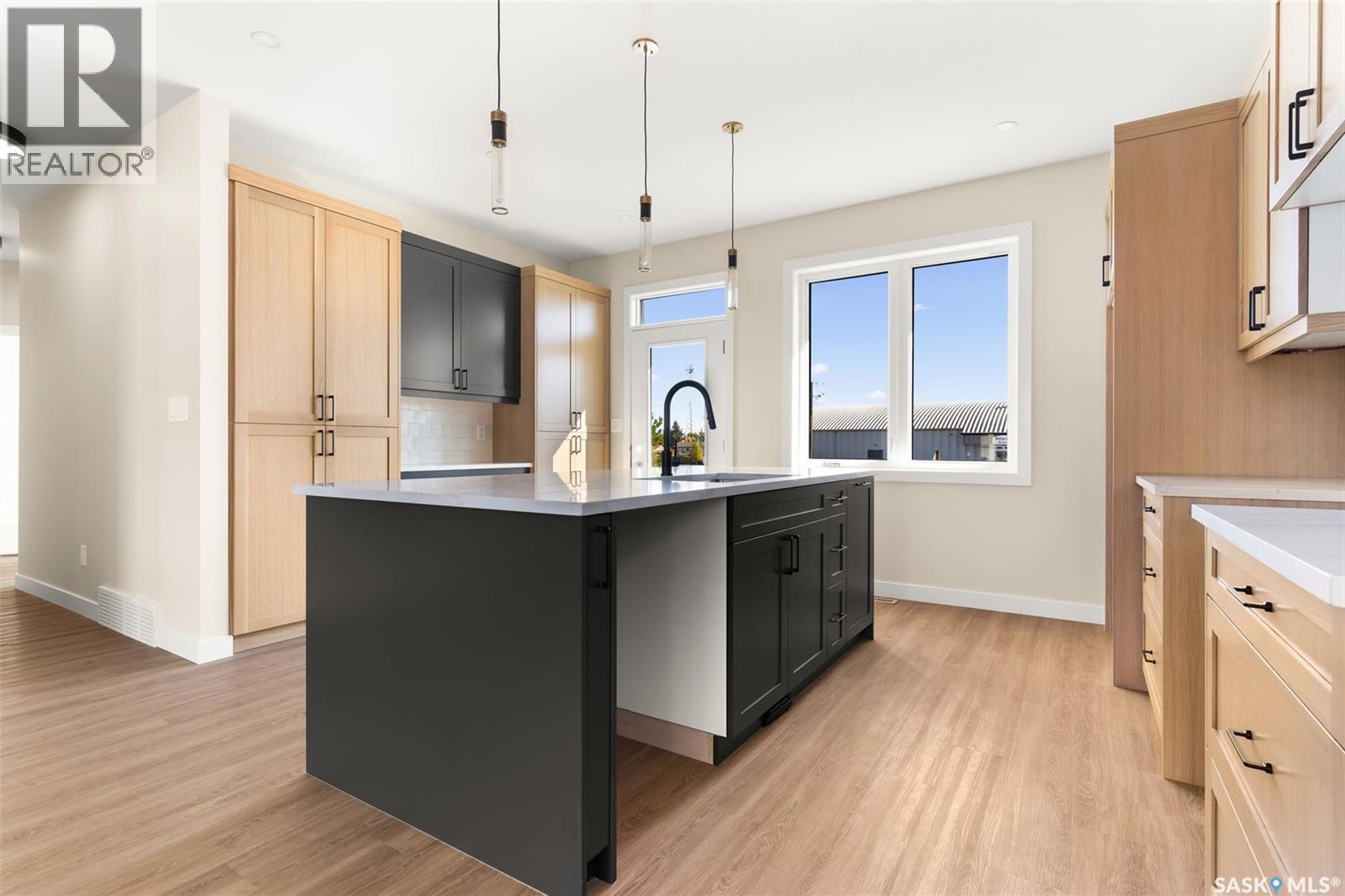 5 Konanz Bay, Balgonie, SK - Indoor Photo Showing Kitchen With Upgraded Kitchen