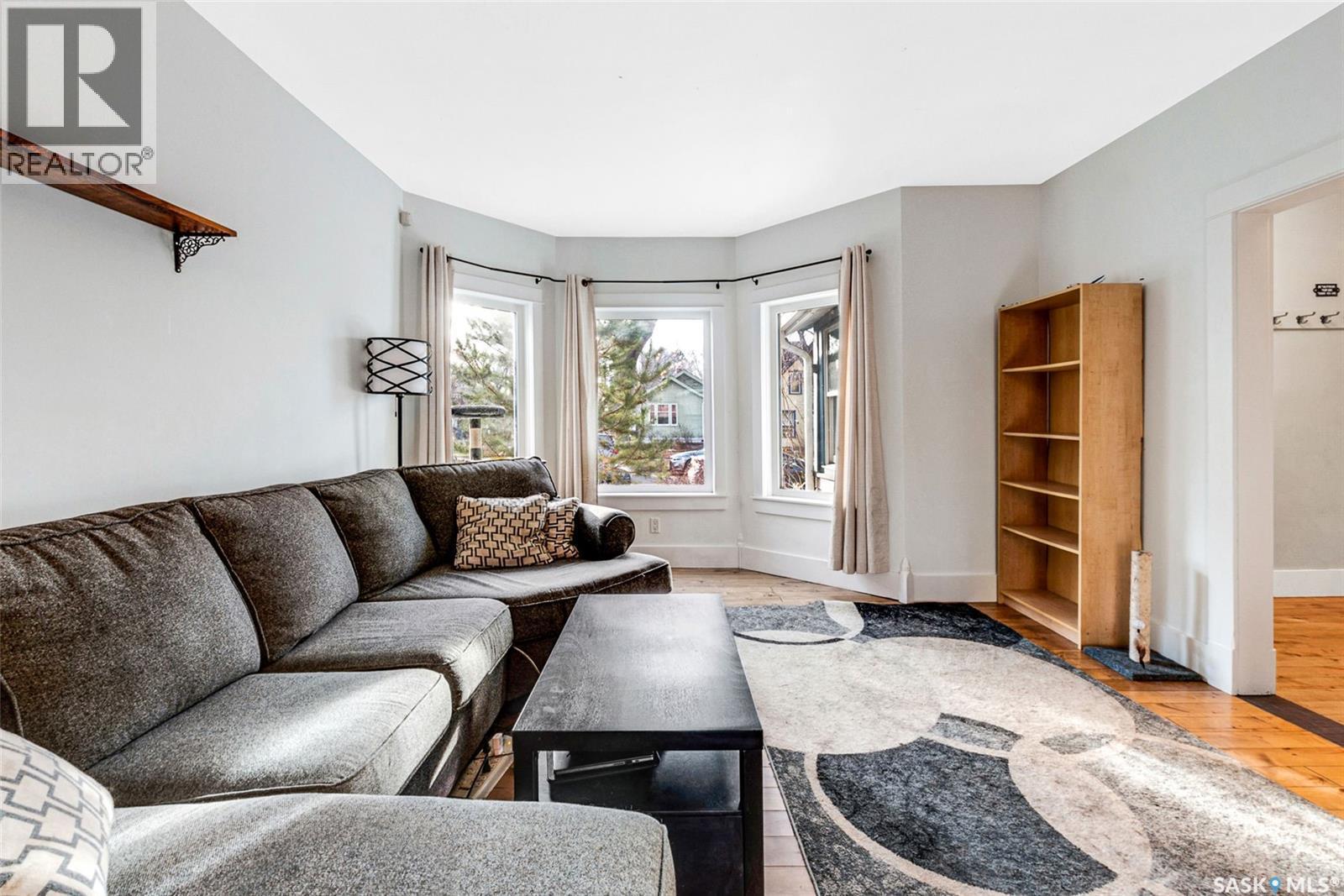 527 7Th Street E, Saskatoon, SK - Indoor Photo Showing Living Room
