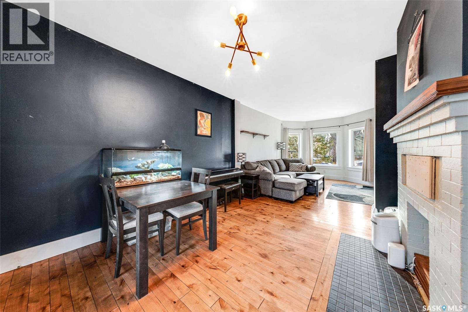 527 7Th Street E, Saskatoon, SK - Indoor With Fireplace