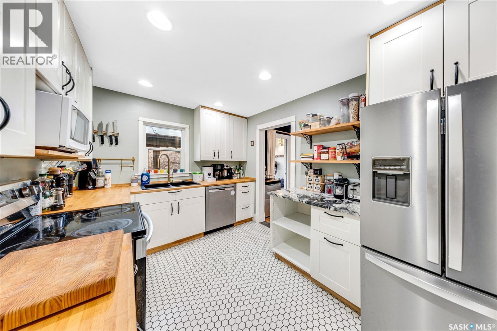 527 7Th Street E, Saskatoon, SK - Indoor Photo Showing Kitchen