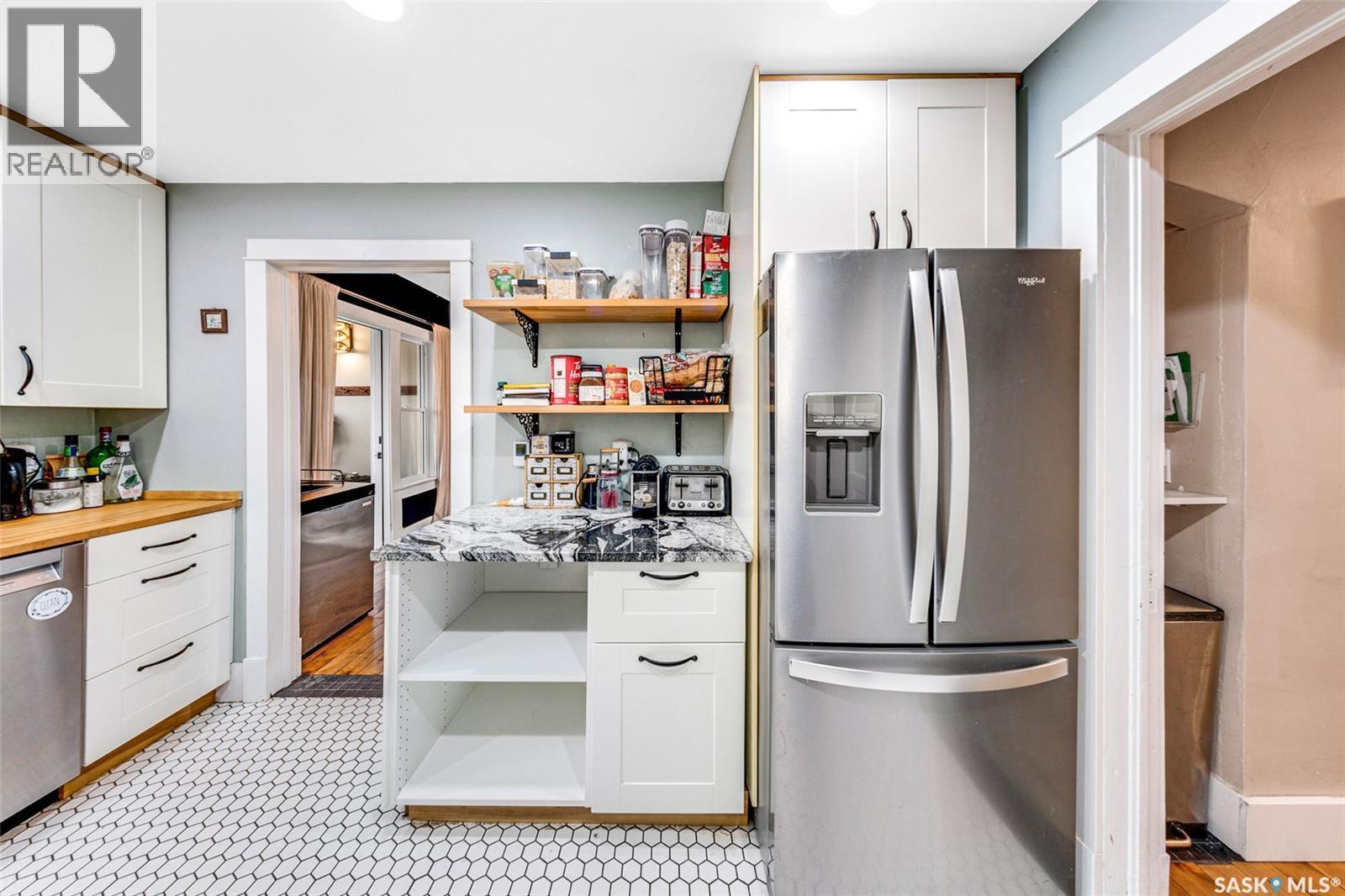 527 7Th Street E, Saskatoon, SK - Indoor Photo Showing Kitchen