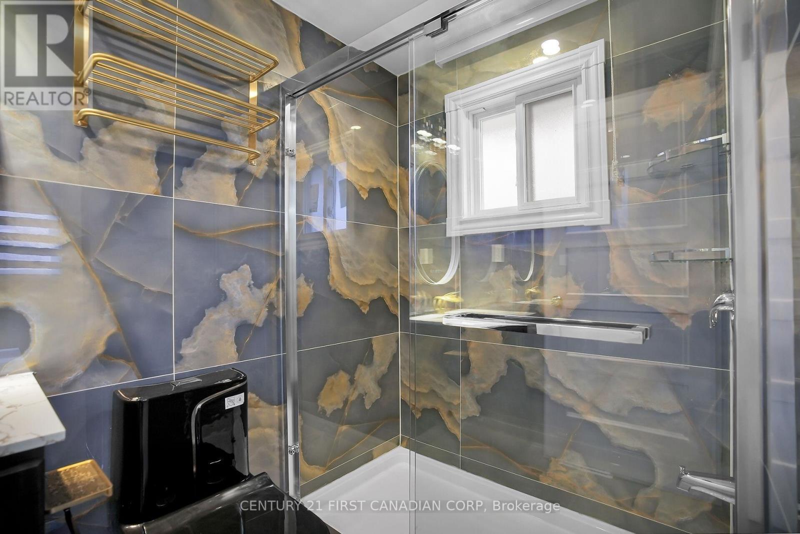 3 pc Ensuite - 1046 Jalna Boulevard, London South (South X), ON - Indoor Photo Showing Bathroom