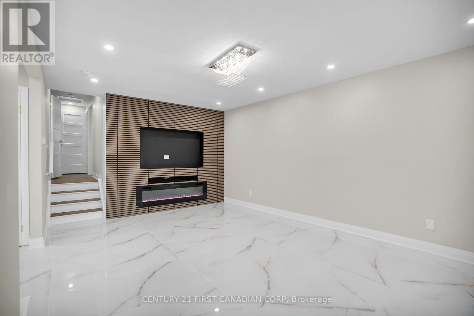 Main -Living - 1046 Jalna Boulevard, London South (South X), ON - Indoor Photo Showing Other Room