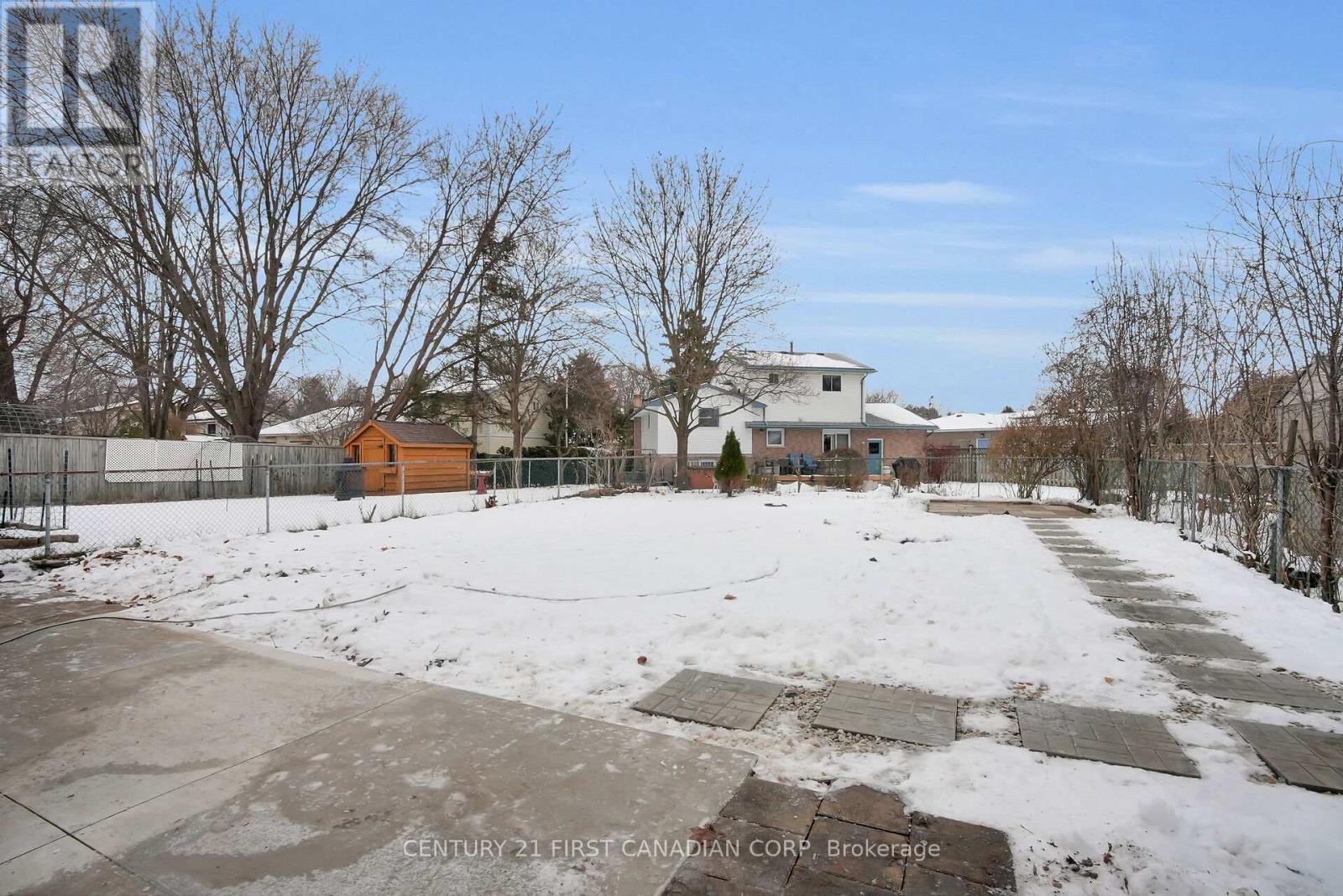 Huge backyard - 1046 Jalna Boulevard, London South (South X), ON - Outdoor