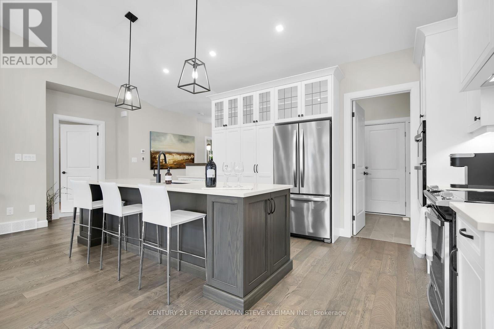 2662 Buroak Drive, London North (North S), ON - Indoor Photo Showing Kitchen With Upgraded Kitchen