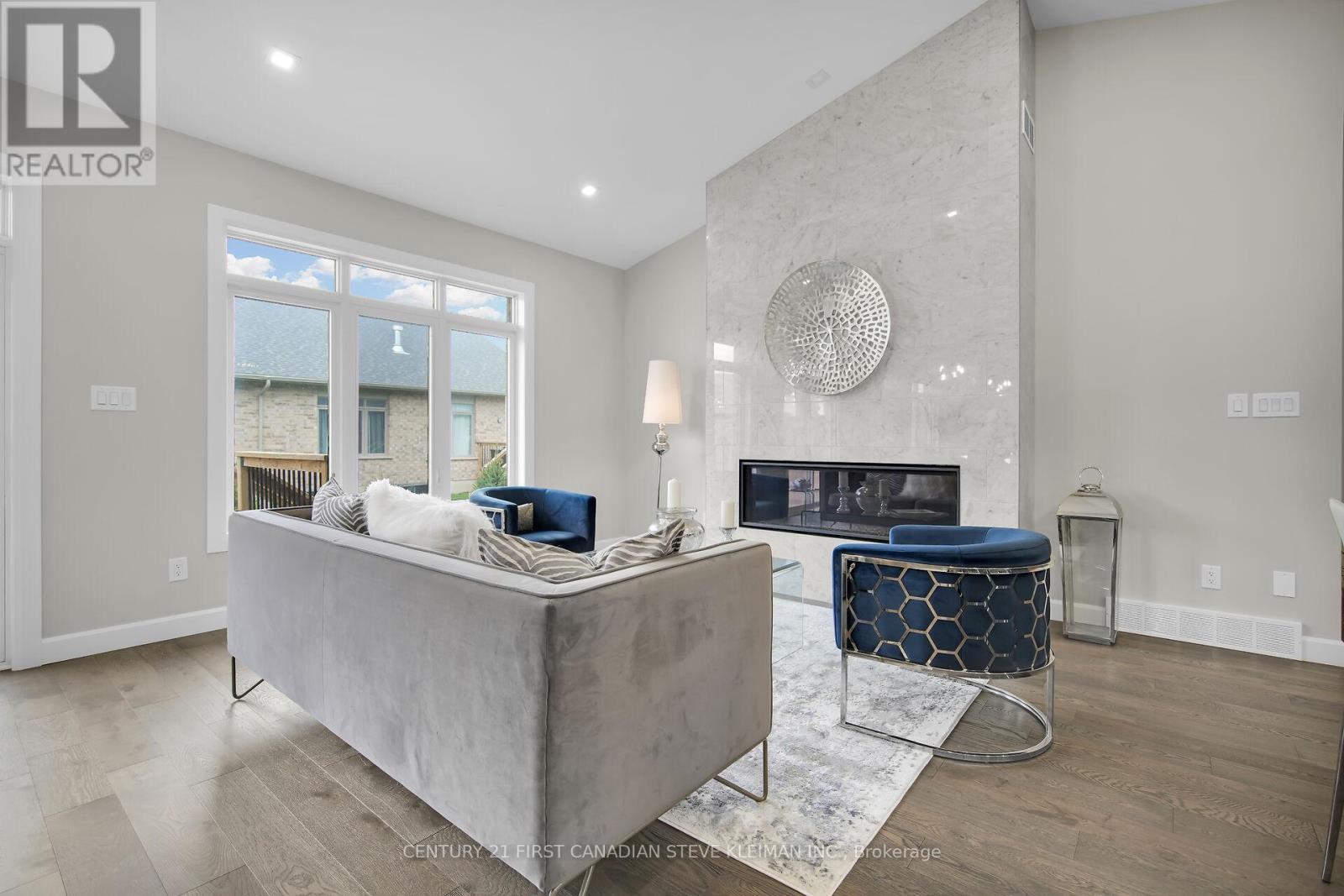 2662 Buroak Drive, London North (North S), ON - Indoor With Fireplace