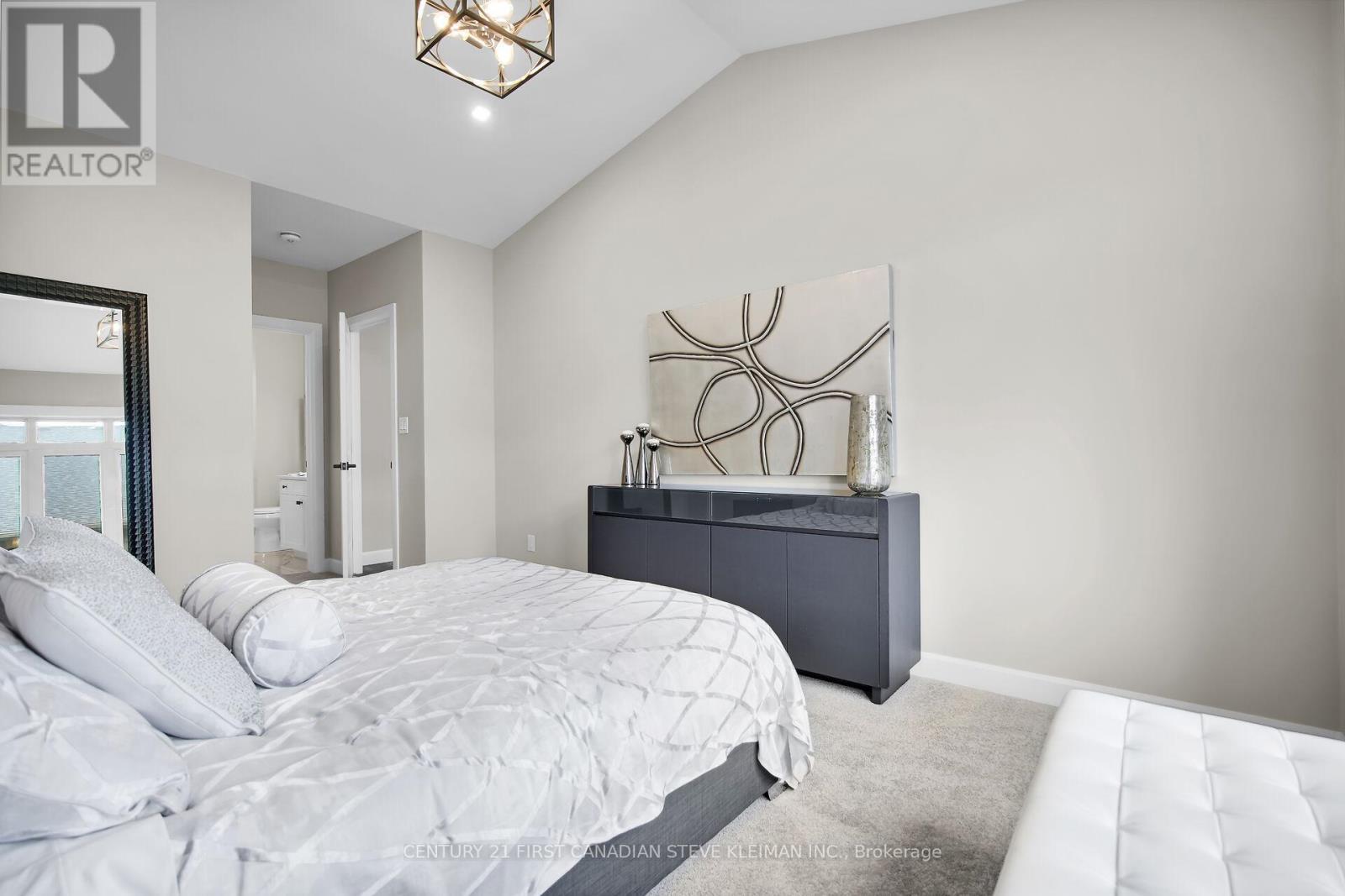 2662 Buroak Drive, London North (North S), ON - Indoor Photo Showing Bedroom