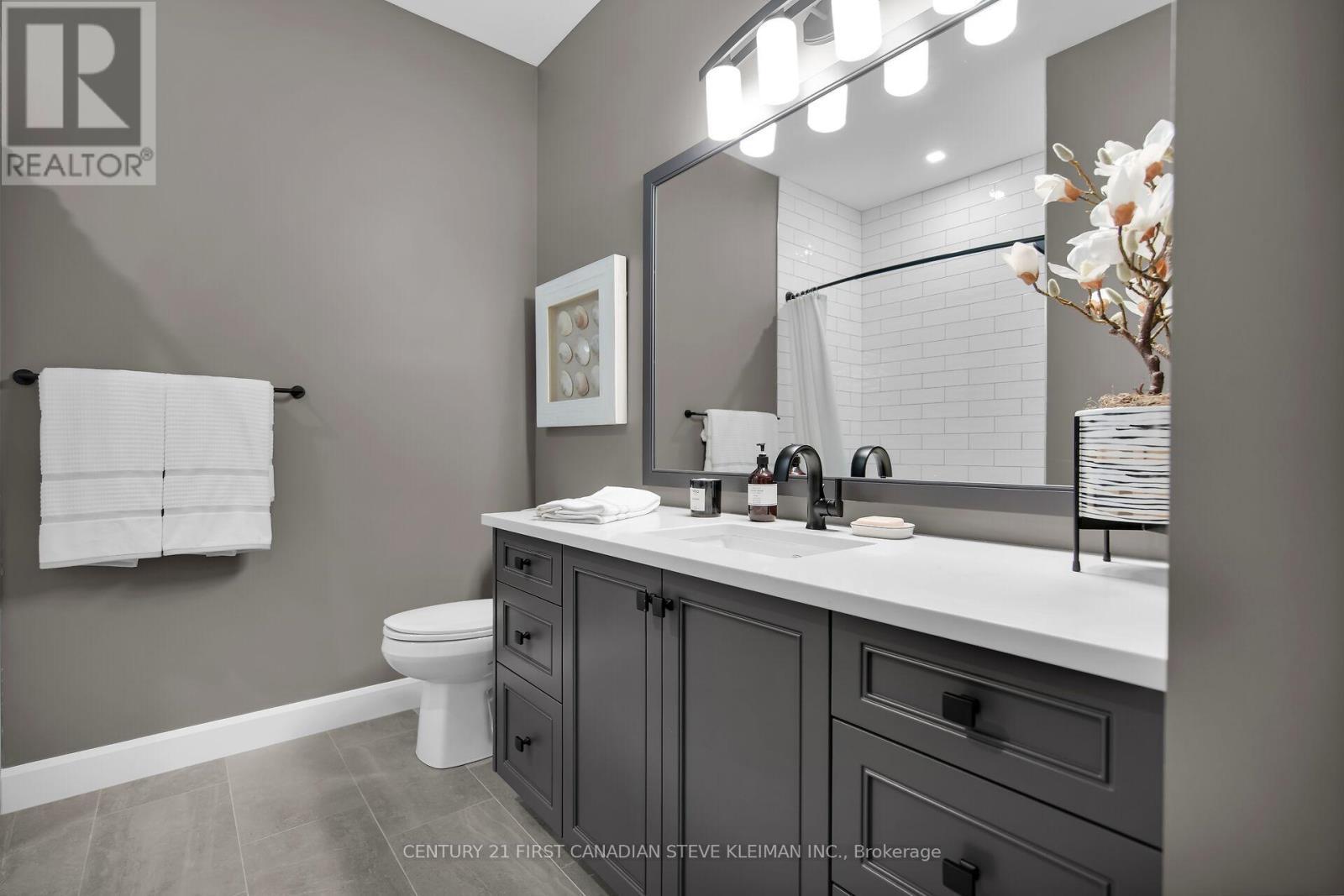 2662 Buroak Drive, London North (North S), ON - Indoor Photo Showing Bathroom