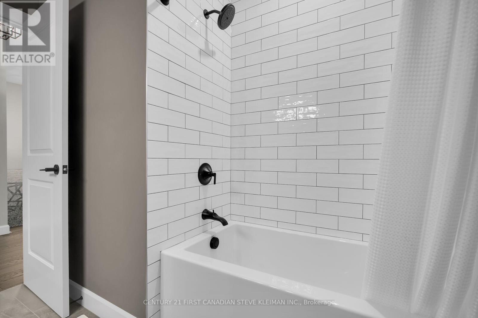 2662 Buroak Drive, London North (North S), ON - Indoor Photo Showing Bathroom