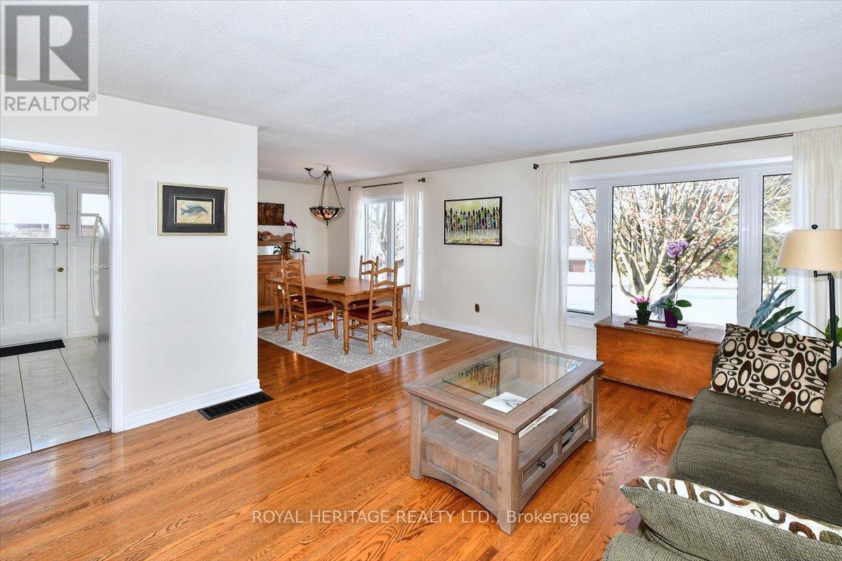 273 Maxwell Avenue W, Peterborough (Ashburnham Ward 4), ON - Indoor Photo Showing Living Room