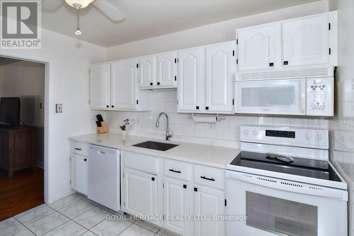 273 Maxwell Avenue W, Peterborough (Ashburnham Ward 4), ON - Indoor Photo Showing Kitchen