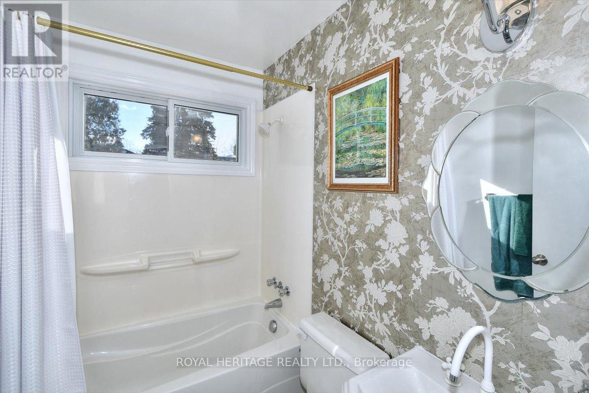 273 Maxwell Avenue W, Peterborough (Ashburnham Ward 4), ON - Indoor Photo Showing Bathroom