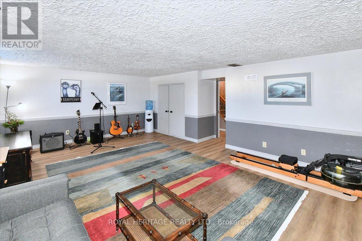 273 Maxwell Avenue W, Peterborough (Ashburnham Ward 4), ON - Indoor Photo Showing Living Room