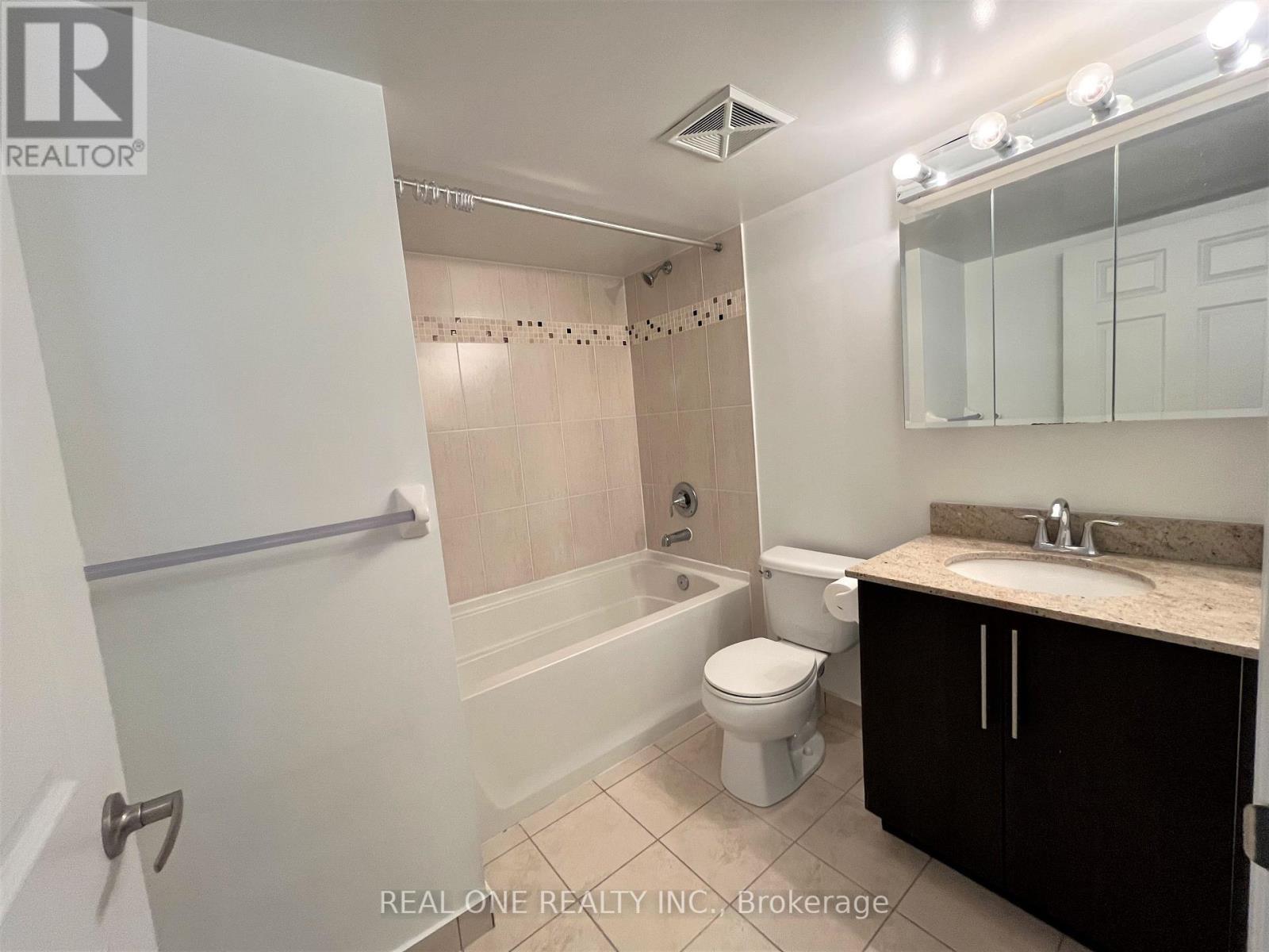 705 - 75 King William Crescent, Richmond Hill, ON - Indoor Photo Showing Bathroom