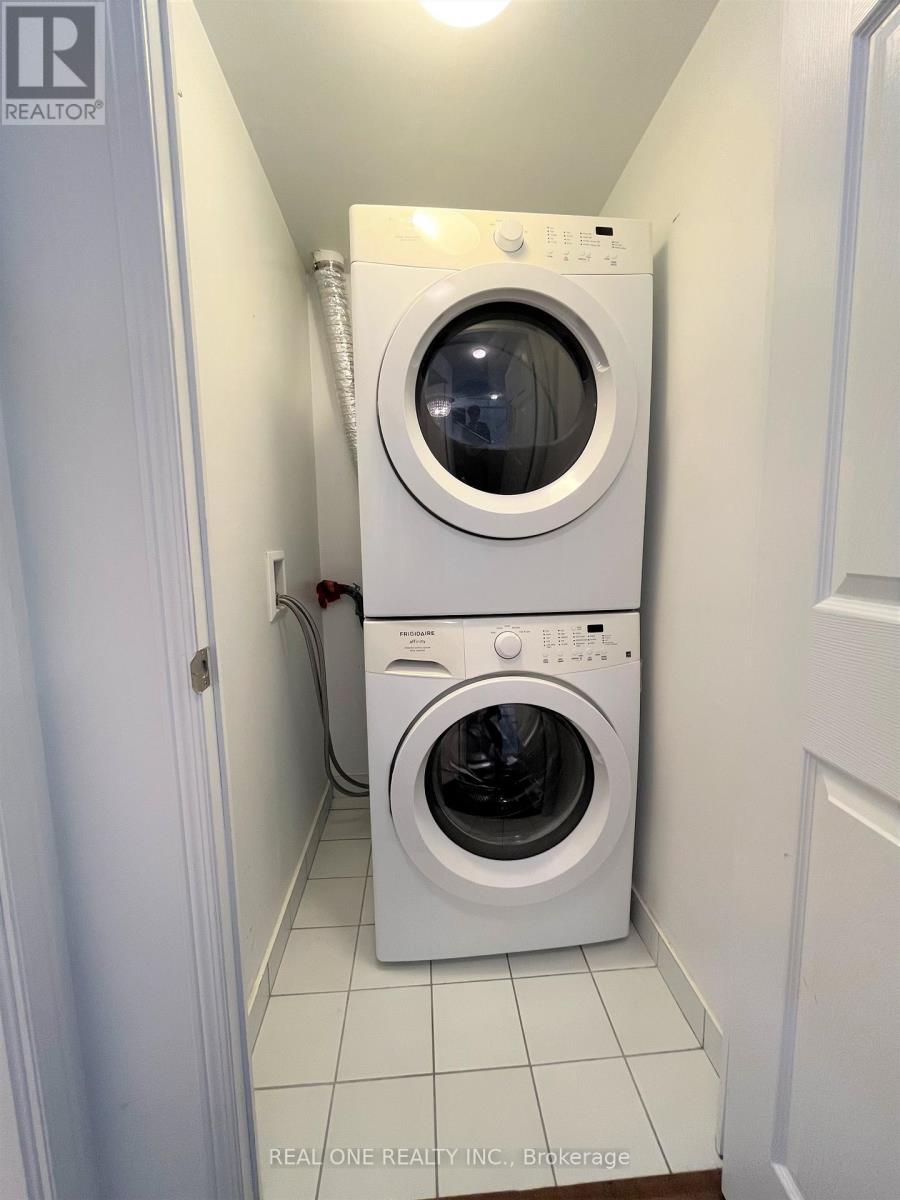 705 - 75 King William Crescent, Richmond Hill, ON - Indoor Photo Showing Laundry Room