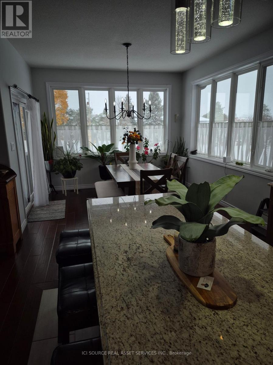 6 Macneil Court, Brantford, ON - Indoor