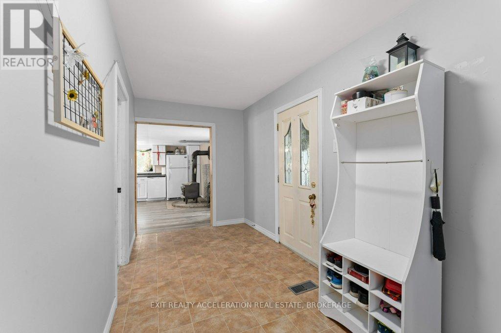 1069 County Rd 9, Greater Napanee (Greater Napanee), ON - Indoor Photo Showing Other Room