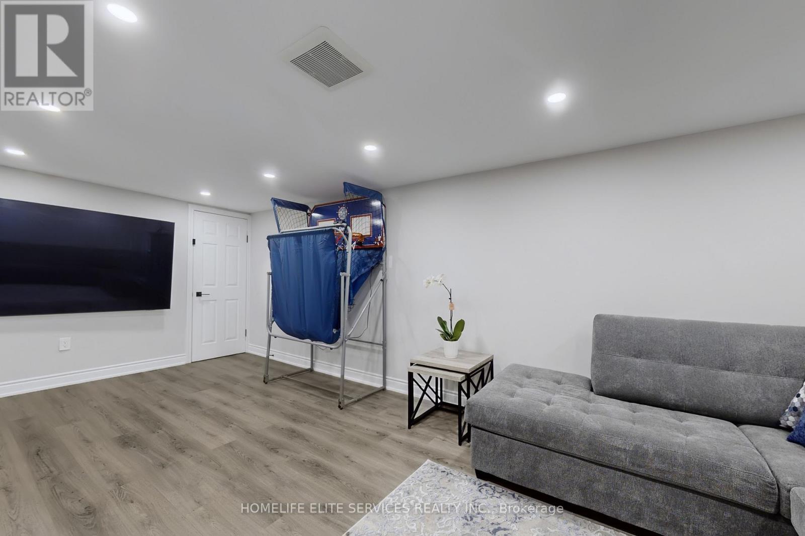 15 Glen Echo Court, Brampton, ON - Indoor