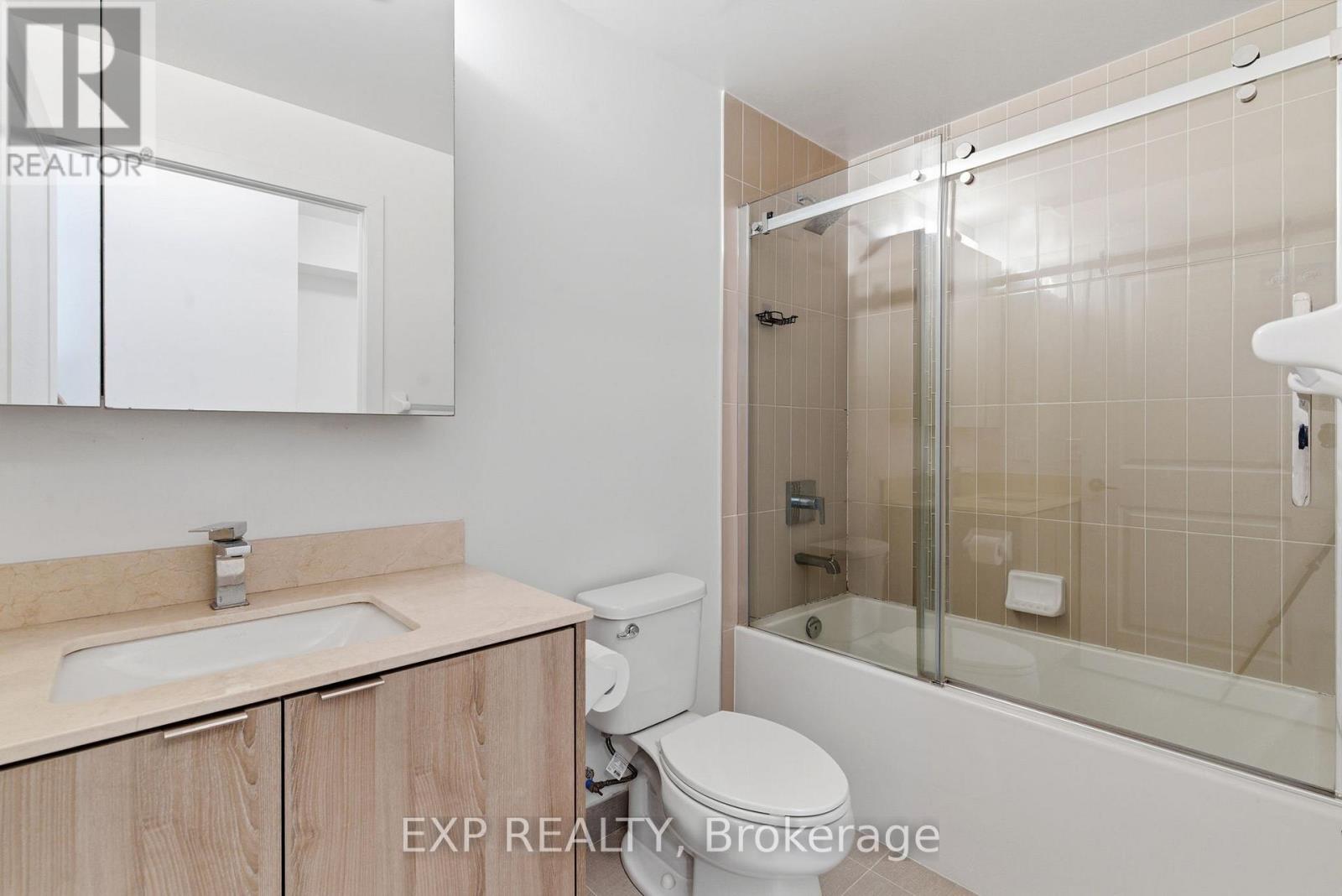 ORIGINAL - 730 - 100 Eagle Rock Way, Vaughan, ON - Indoor Photo Showing Bathroom