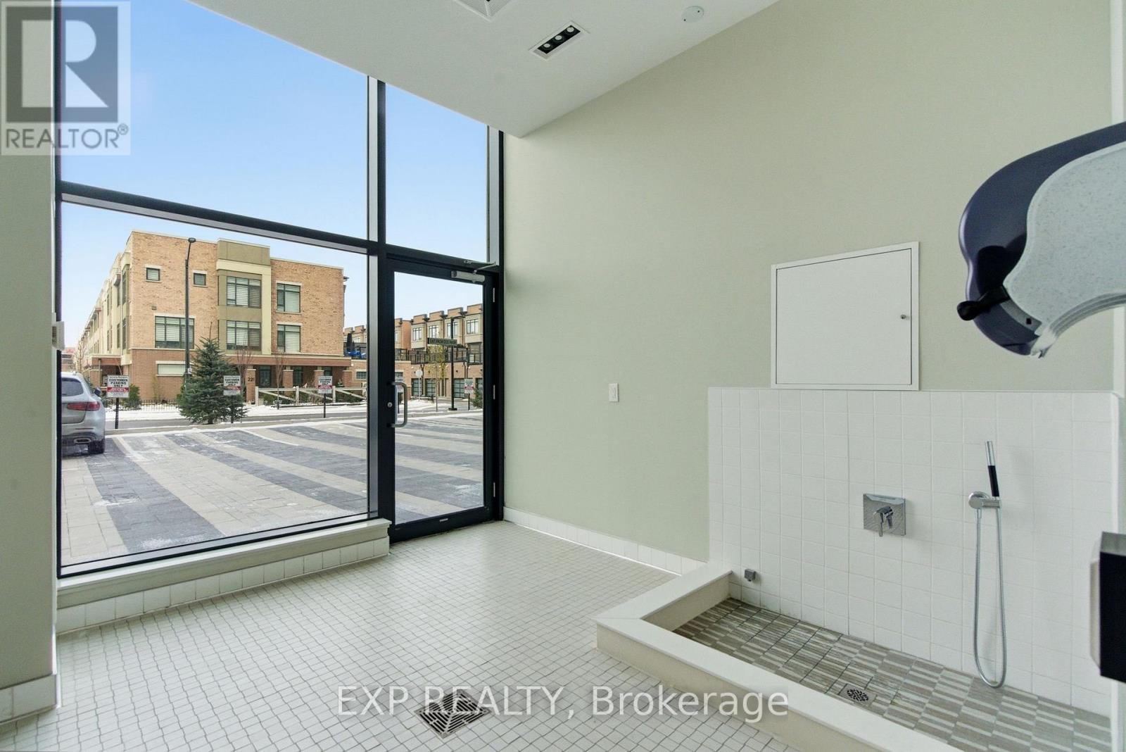 PET WASHING STATION - 730 - 100 Eagle Rock Way, Vaughan, ON - Photo Showing Other Room