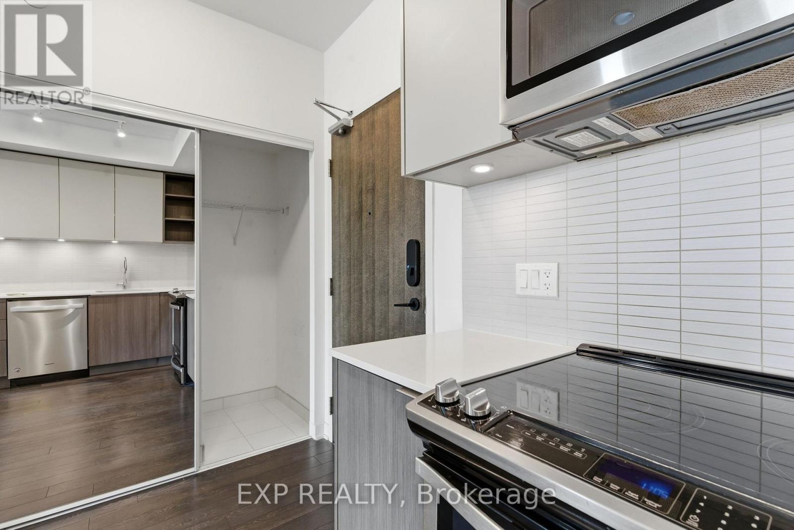 ORIGINAL - 730 - 100 Eagle Rock Way, Vaughan, ON - Indoor Photo Showing Kitchen With Stainless Steel Kitchen With Upgraded Kitchen