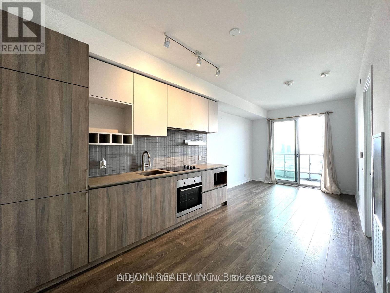 2111 - 950 Portage Parkway, Vaughan, ON - Indoor Photo Showing Kitchen